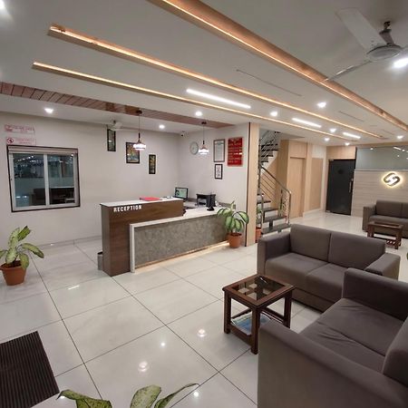 Hotel Sahyog & Rooms 수라트 외부 사진