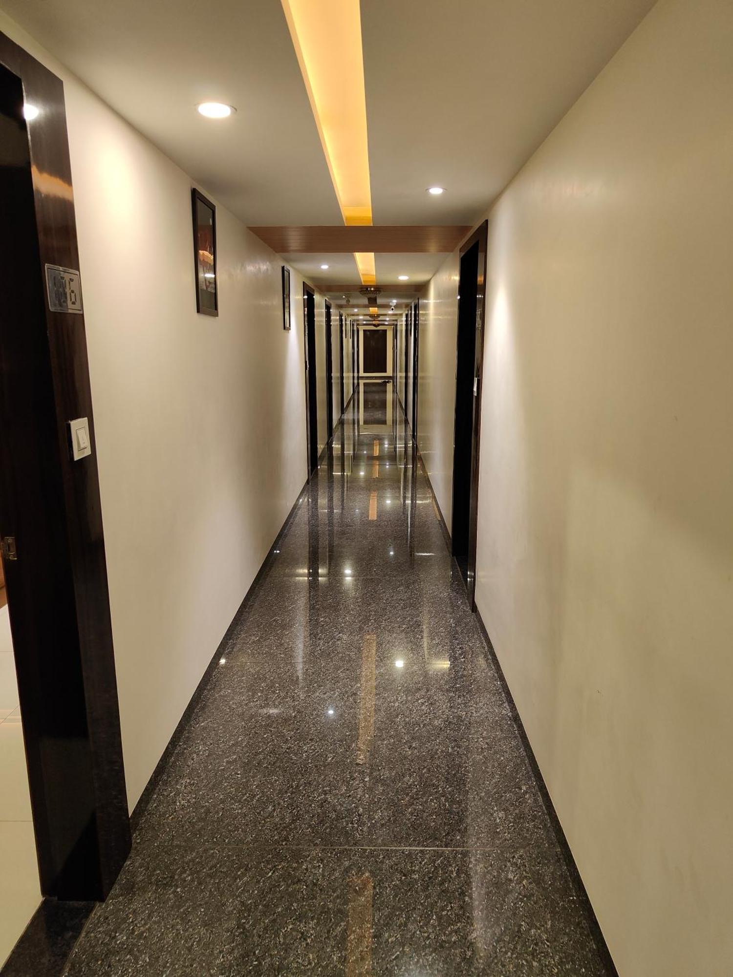 Hotel Sahyog & Rooms 수라트 외부 사진