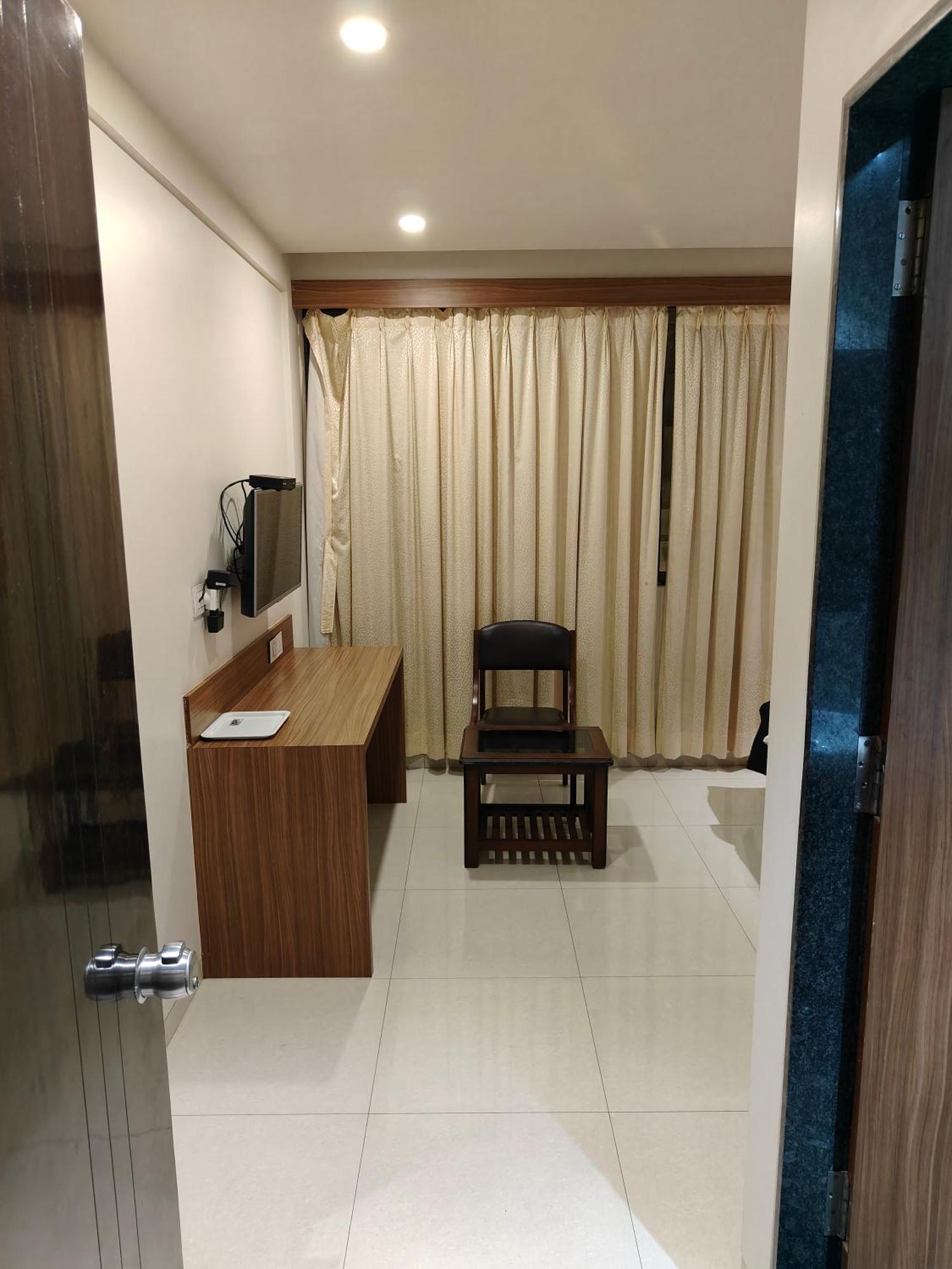 Hotel Sahyog & Rooms 수라트 외부 사진