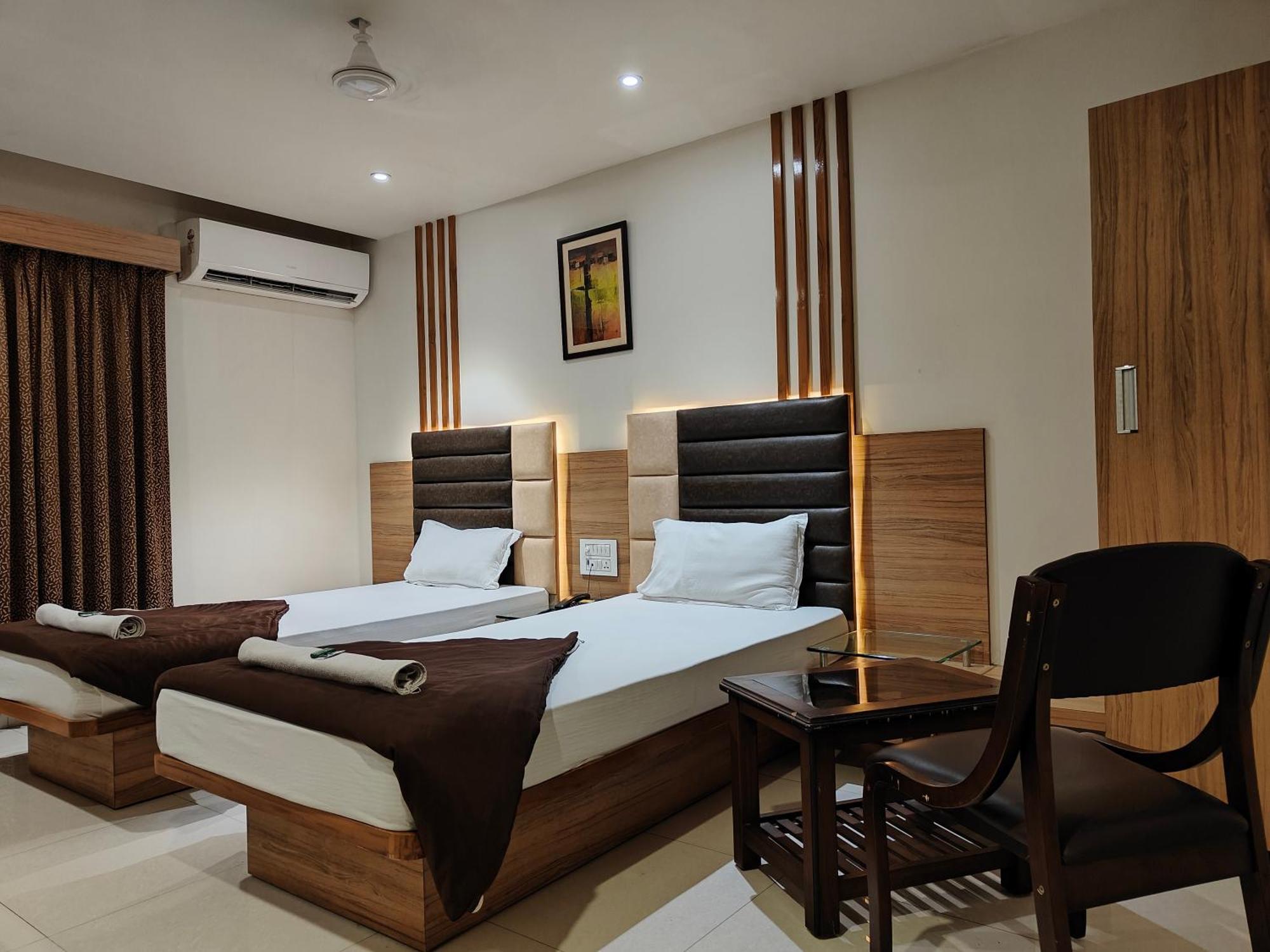 Hotel Sahyog & Rooms 수라트 외부 사진
