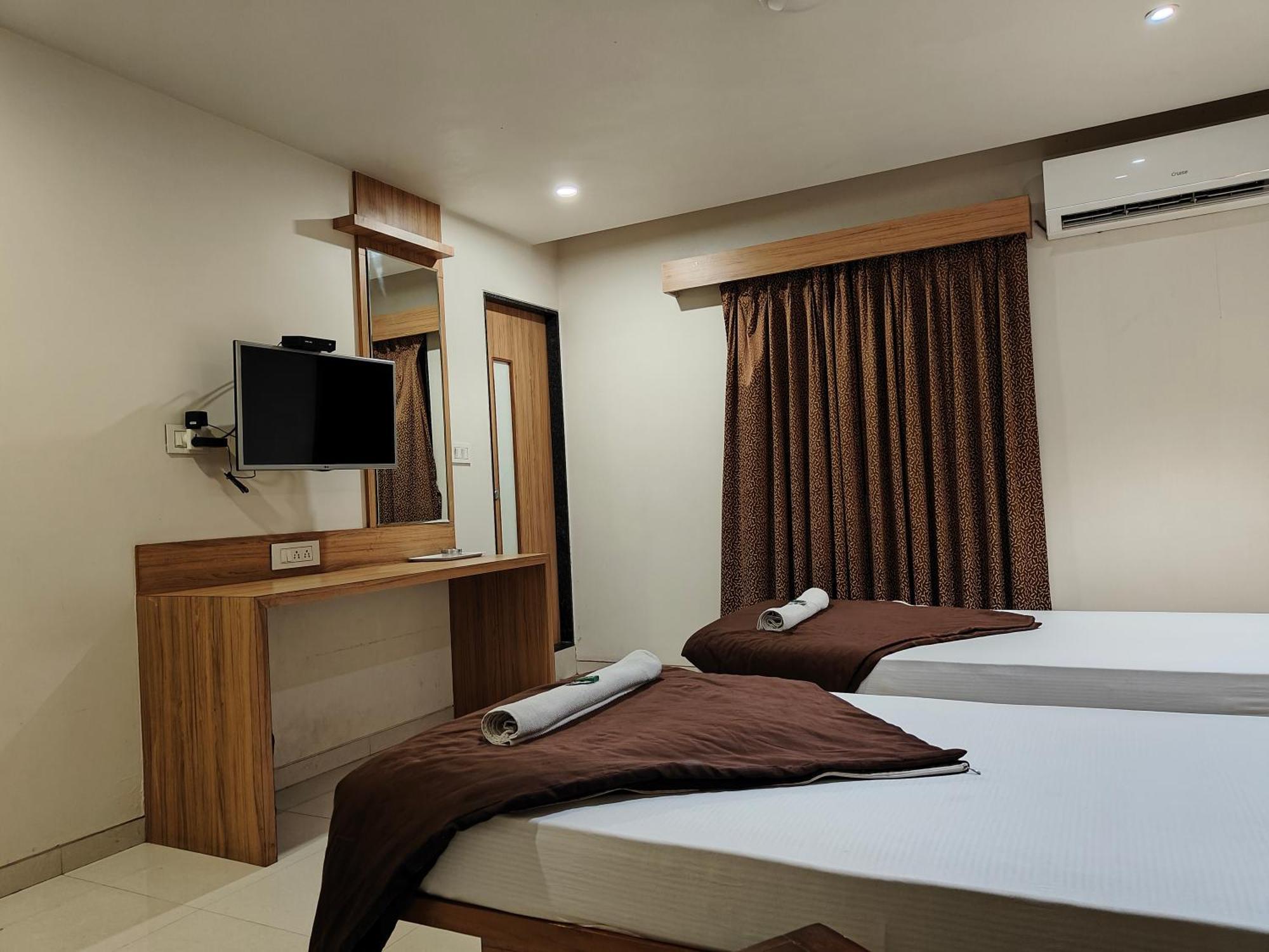 Hotel Sahyog & Rooms 수라트 외부 사진