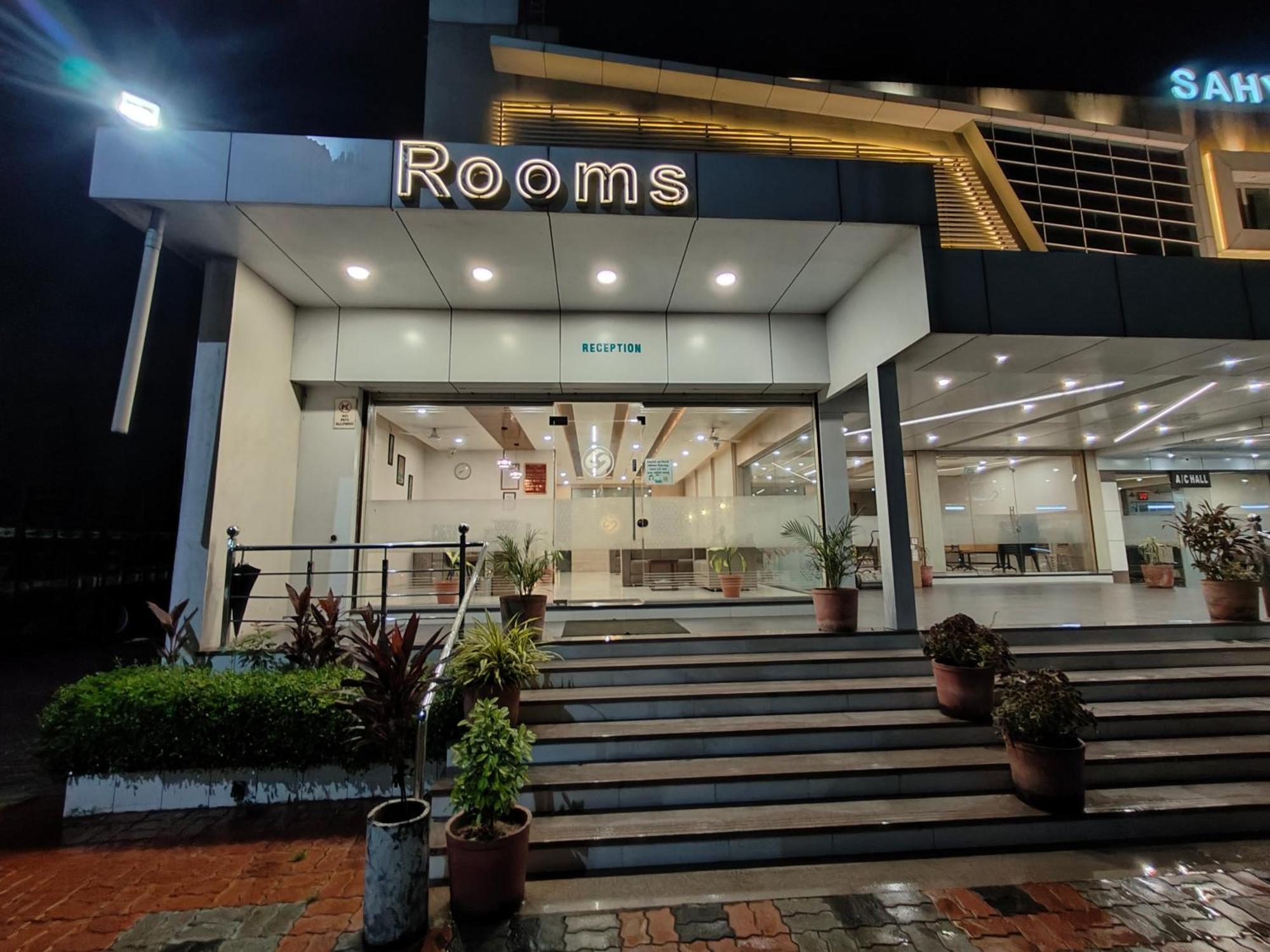 Hotel Sahyog & Rooms 수라트 외부 사진