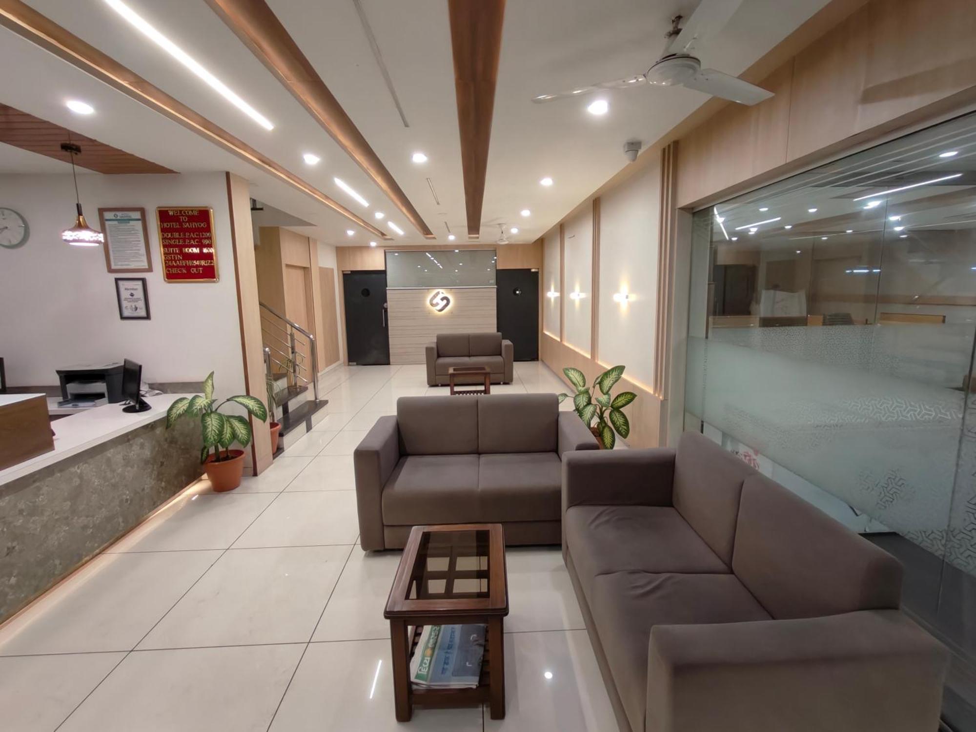 Hotel Sahyog & Rooms 수라트 외부 사진