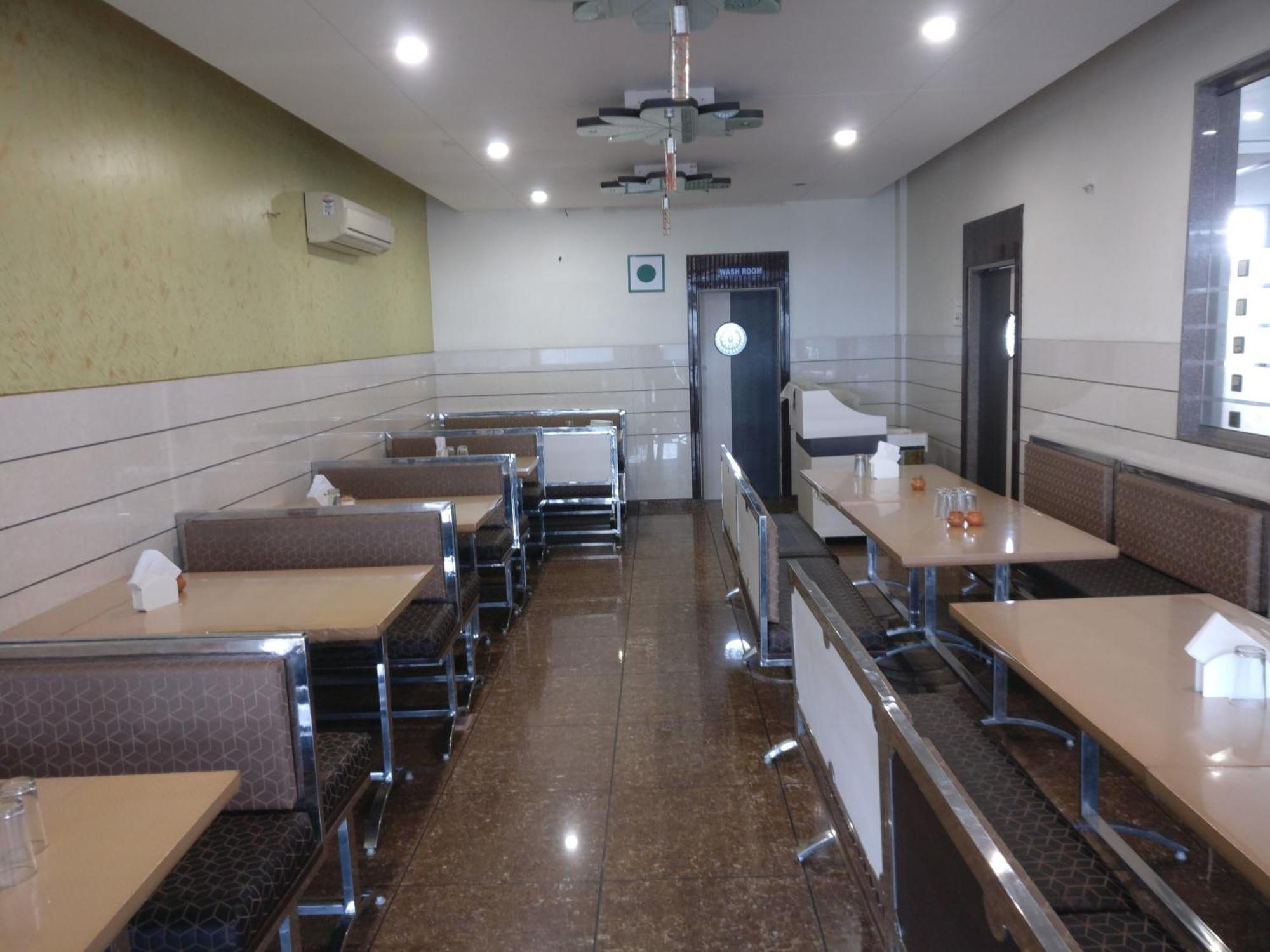 Hotel Sahyog & Rooms 수라트 외부 사진